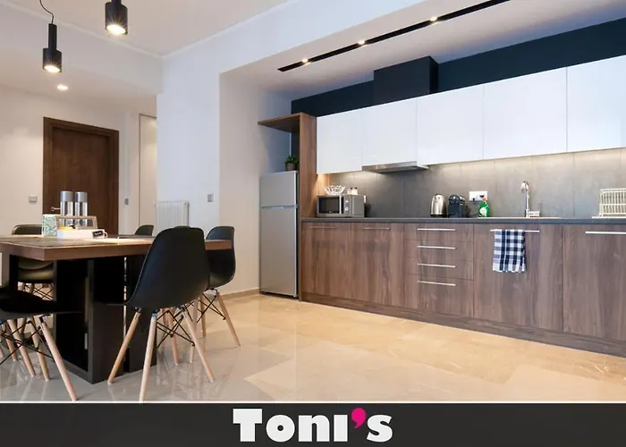 Toni\'S Grande Home Next To A.Museum